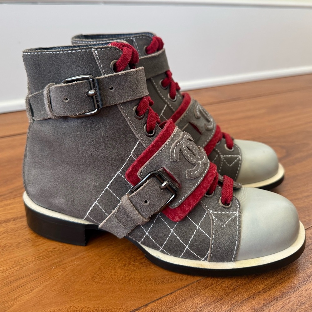 CHANEL Vintage Quilted Suede Combat Boots, Cap Toe, Lace Up Booties Gray EU 36.5